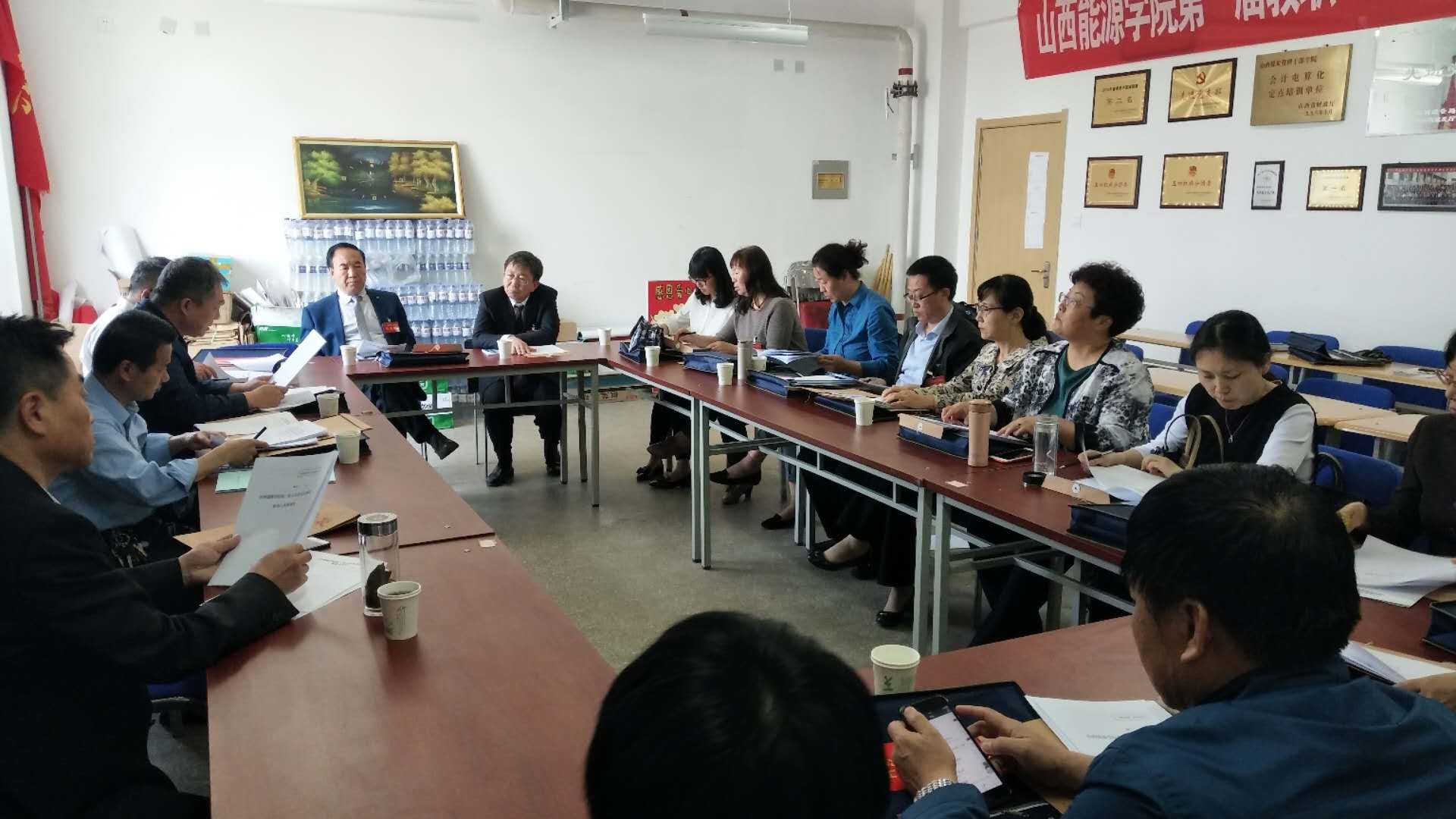 第六代表团分团讨论.jpg 第六代表团分团讨论.jpg