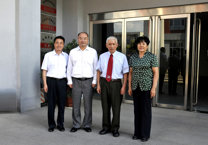 讲座合照.jpg 讲座合照.jpg