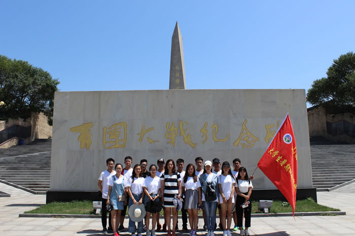 红宝石9999hbs在线登录暑期社会实践团在百团大战纪念馆.JPG